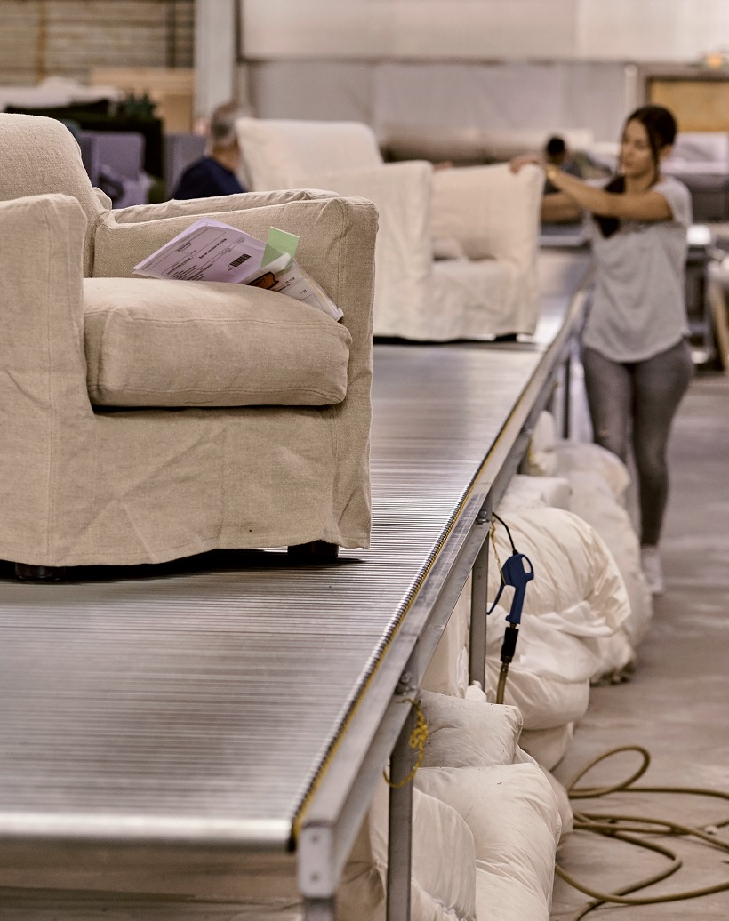 Houssage de fauteuil à l'usine Mousse du Nord